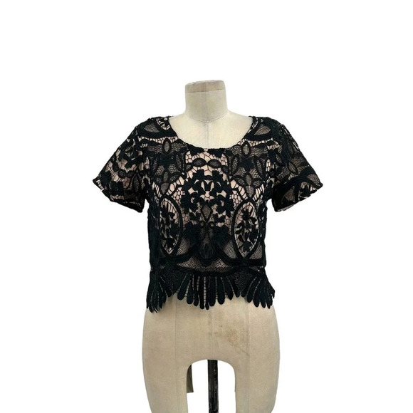 Lovers + Friends Tops - Lovers & Friends Black Lace Crop‎ Top Nude Short Sleeve Size Small